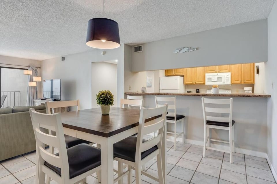 Kitchen or kitchenette, Living room, Seating area, Dining area, dishwasher, oven, stove, toaster