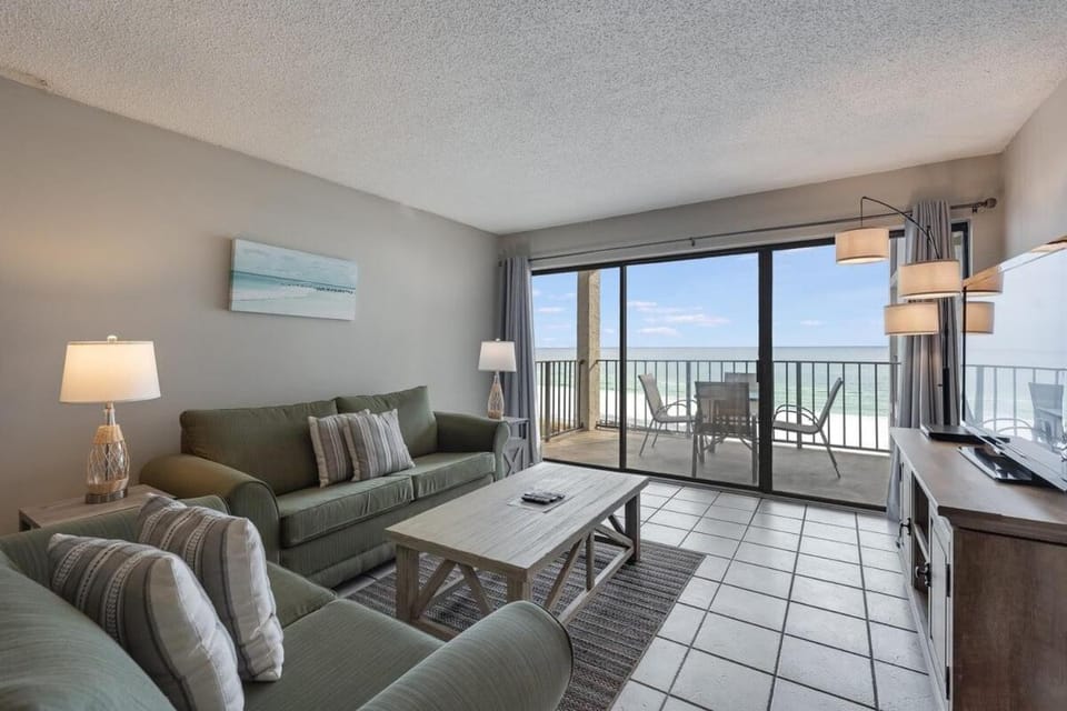 Natural landscape, TV and multimedia, View (from property/room), Balcony/Terrace, Living room, Seating area, Dining area, Sea view