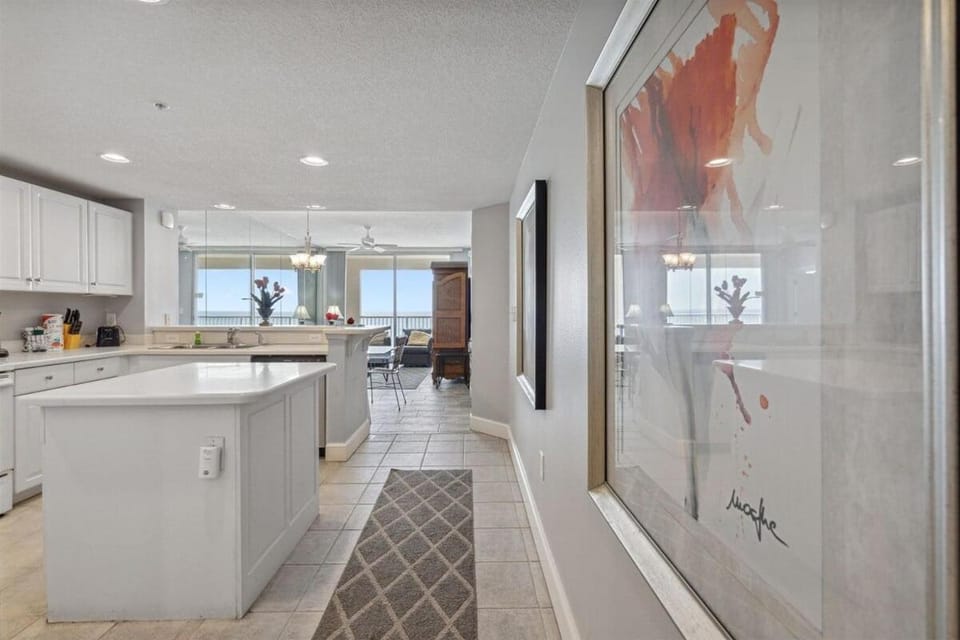 Kitchen or kitchenette, dishwasher