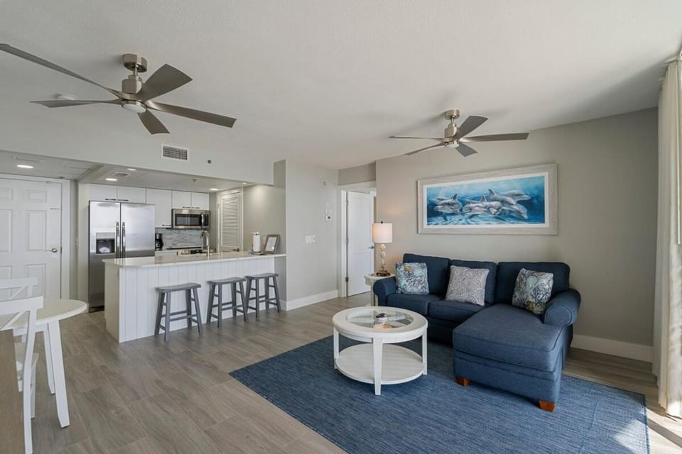 Kitchen or kitchenette, Living room, Seating area, Dining area, minibar