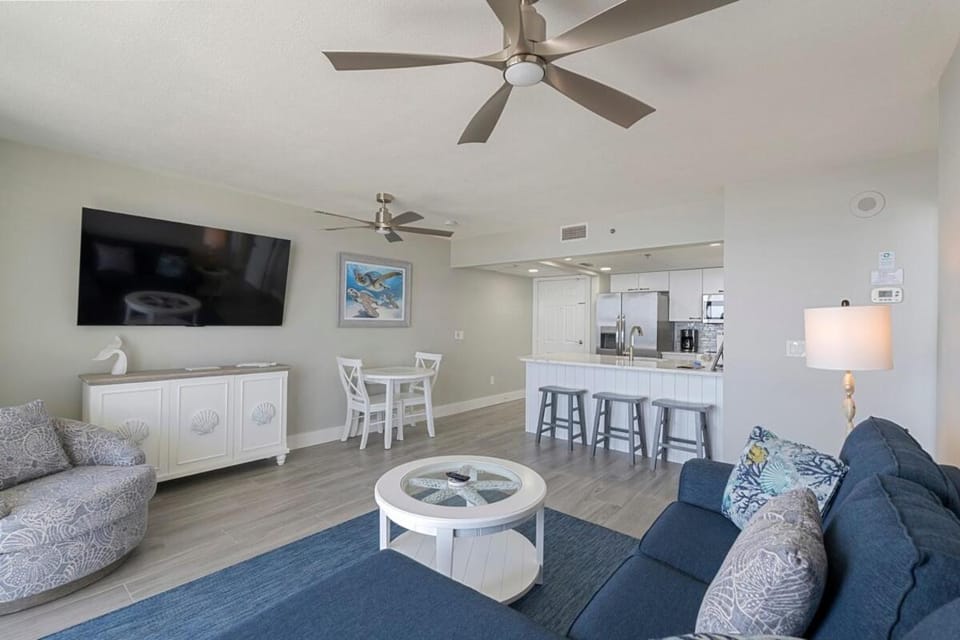 Communal lounge/ TV room, Kitchen or kitchenette, Living room, Seating area, Dining area, minibar