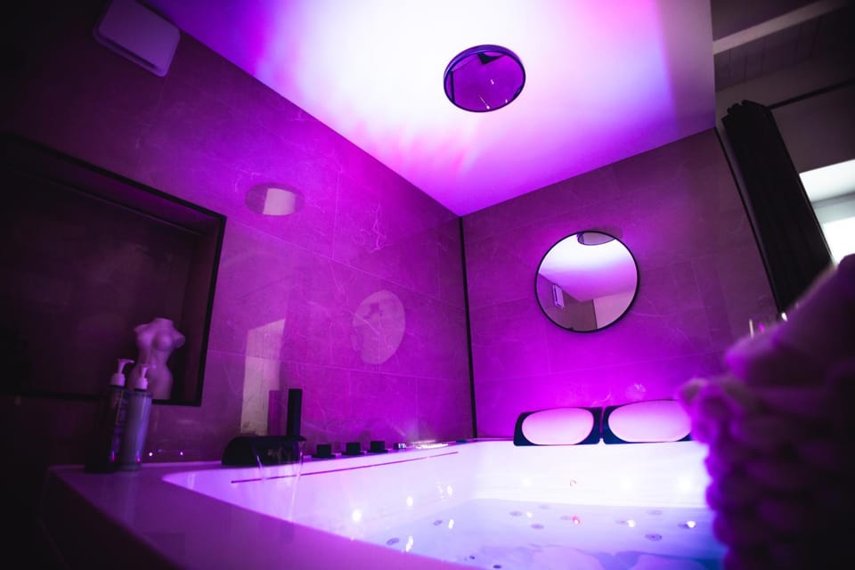 Hot Tub, Bath