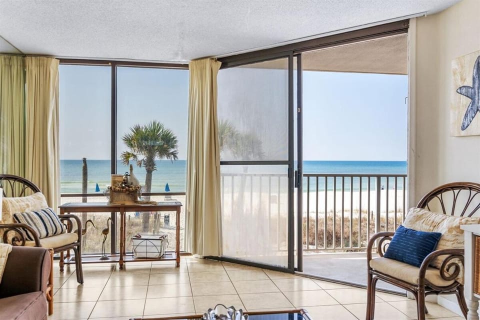 Patio, Day, Natural landscape, View (from property/room), Balcony/Terrace, Living room, Seating area, Beach, Sea view