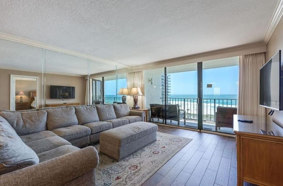 Communal lounge/ TV room, View (from property/room), Balcony/Terrace, Living room, Seating area, Sea view