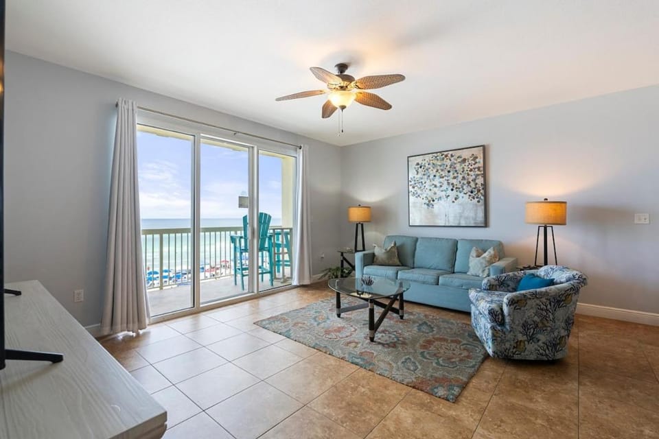 View (from property/room), Balcony/Terrace, Living room, Seating area