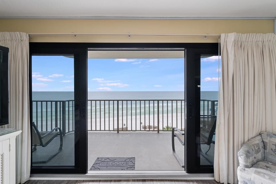 Patio, Day, Natural landscape, View (from property/room), Balcony/Terrace, Living room, Lake view, Sea view