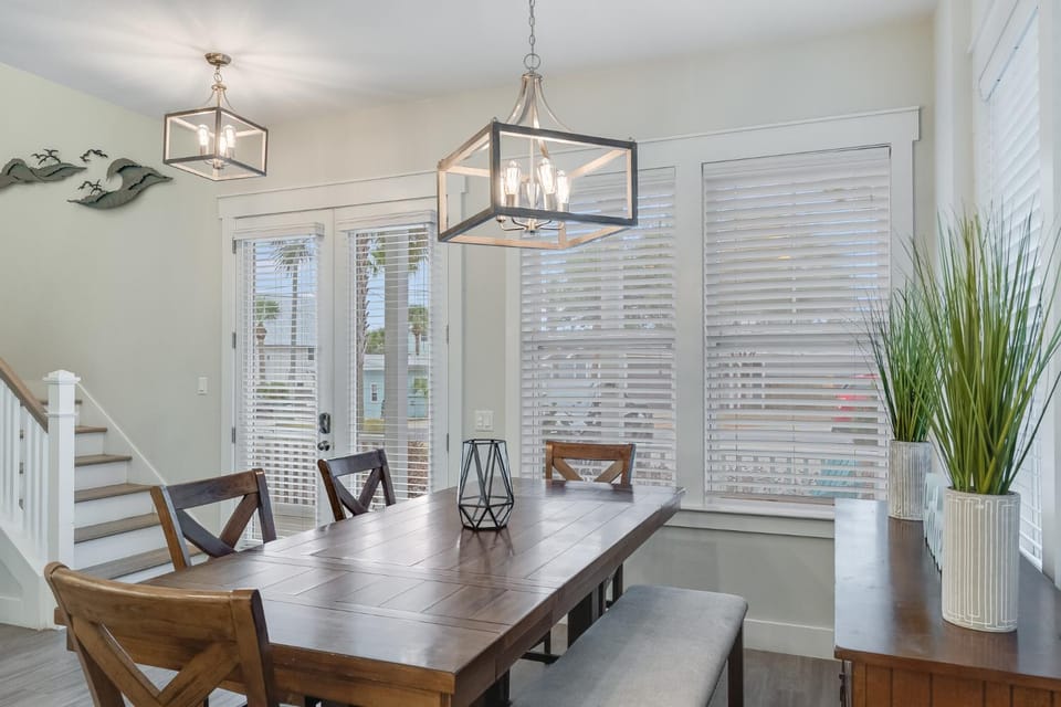 Seating area, Dining area