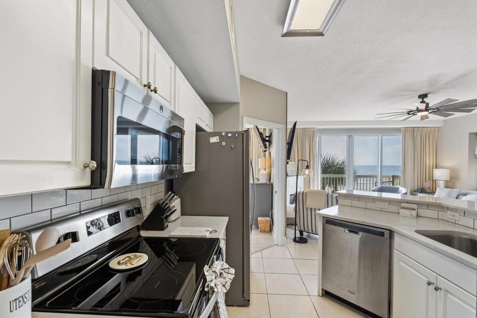 TV and multimedia, Kitchen or kitchenette, Dining area, dishwasher, minibar, oven, stove