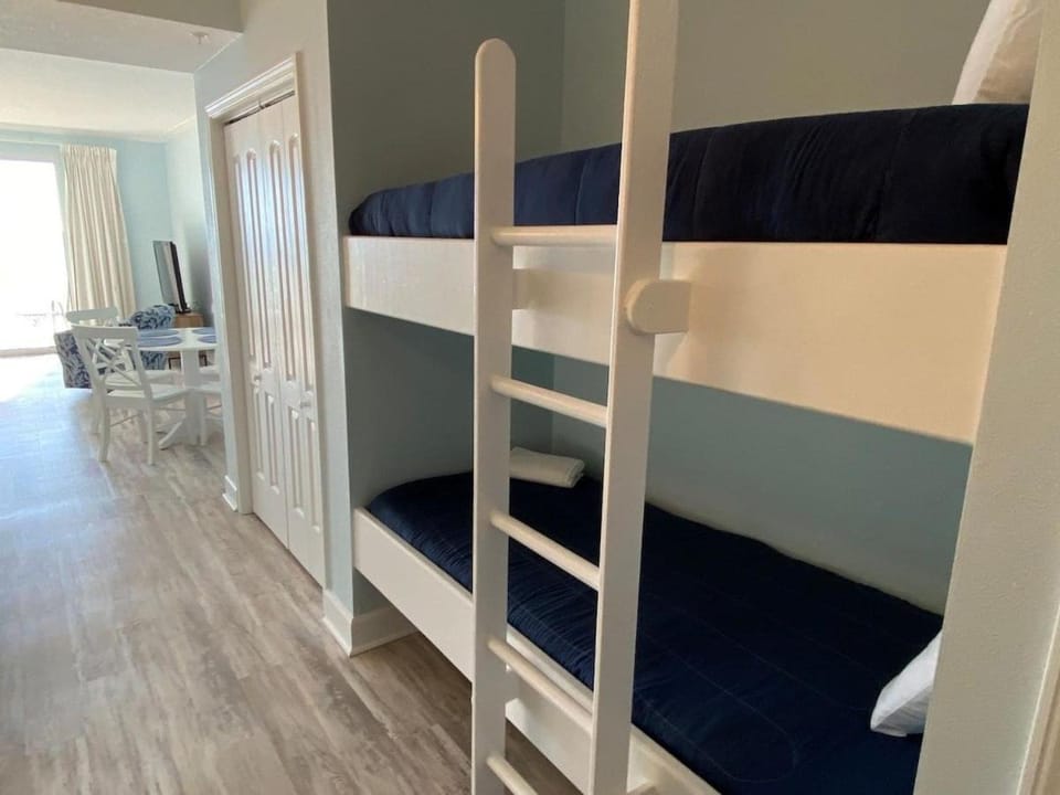 Bed, Photo of the whole room, Bedroom, bunk bed