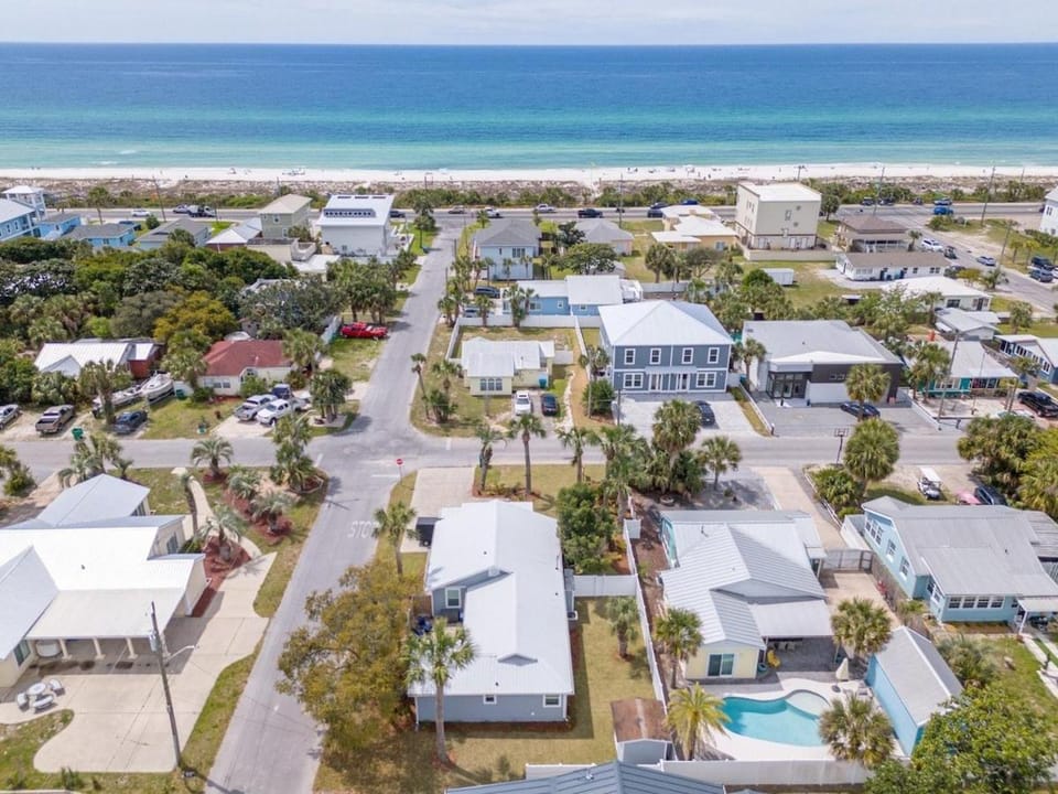 Day, Neighbourhood, Natural landscape, Bird's eye view, Beach, Sea view, Street view, Location