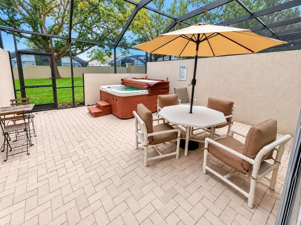 Your Cozy 3 BD Home w Private Hot Tub House in Osceola County
