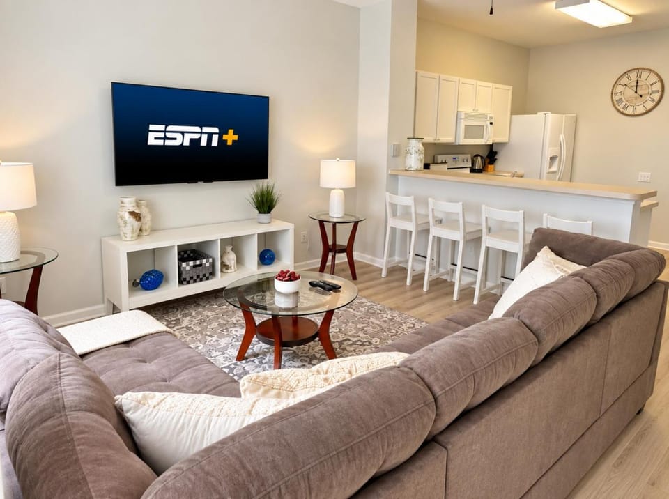 Your Cozy 3 BD Home w Private Hot Tub House in Osceola County