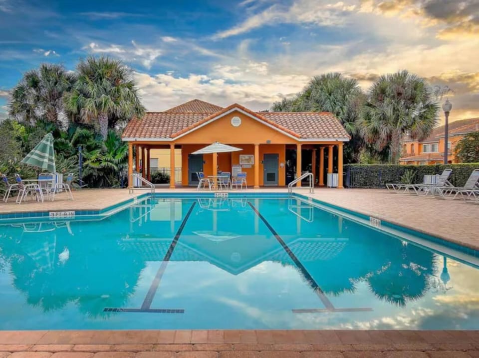 Cozy Home with 3BD & BBQ Grill House in Windsor Hills