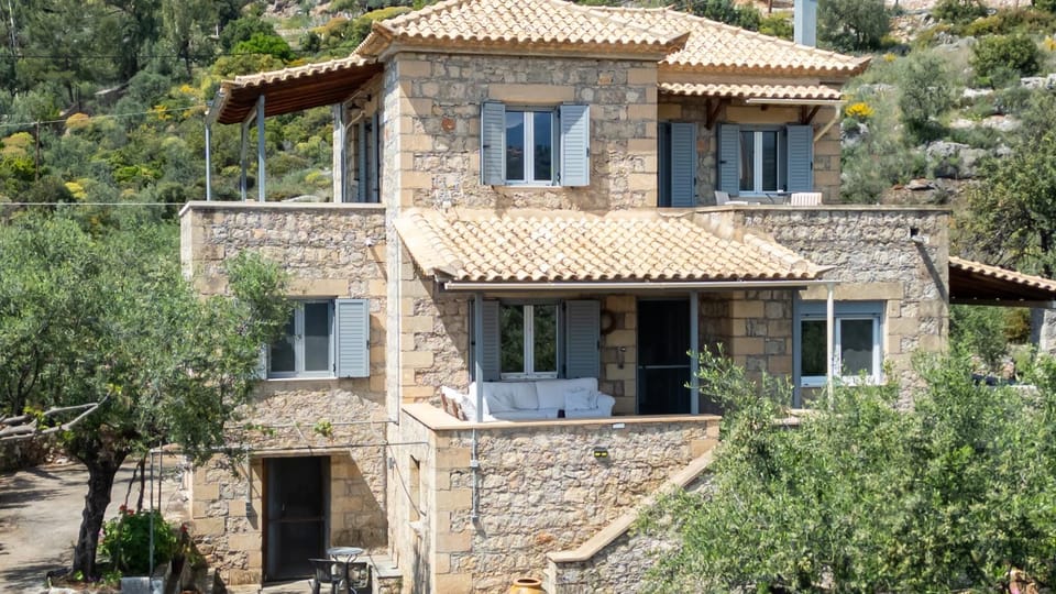 Property building, Spring, Day, Garden, Balcony/Terrace, Garden view