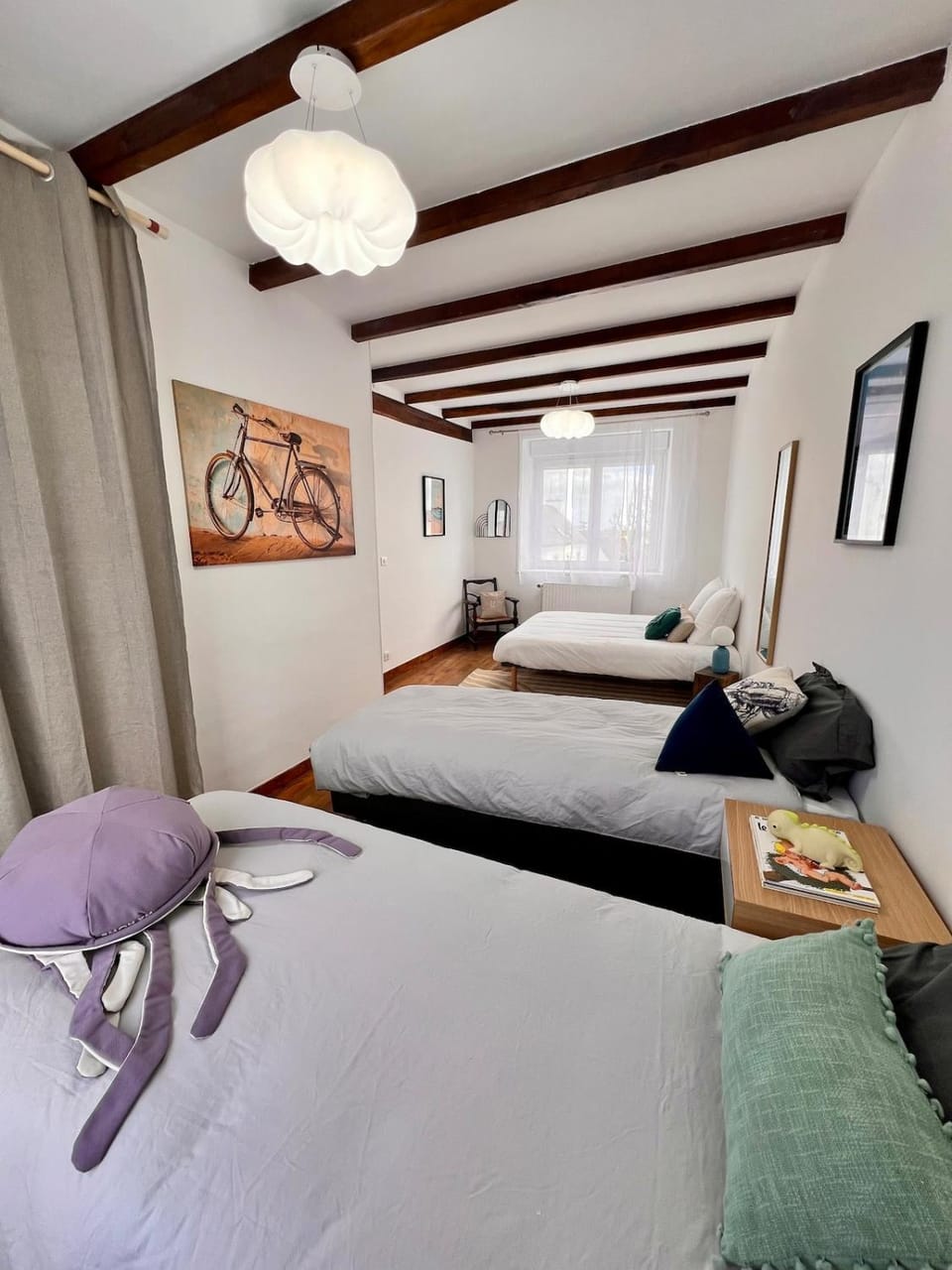 Photo of the whole room, Bedroom