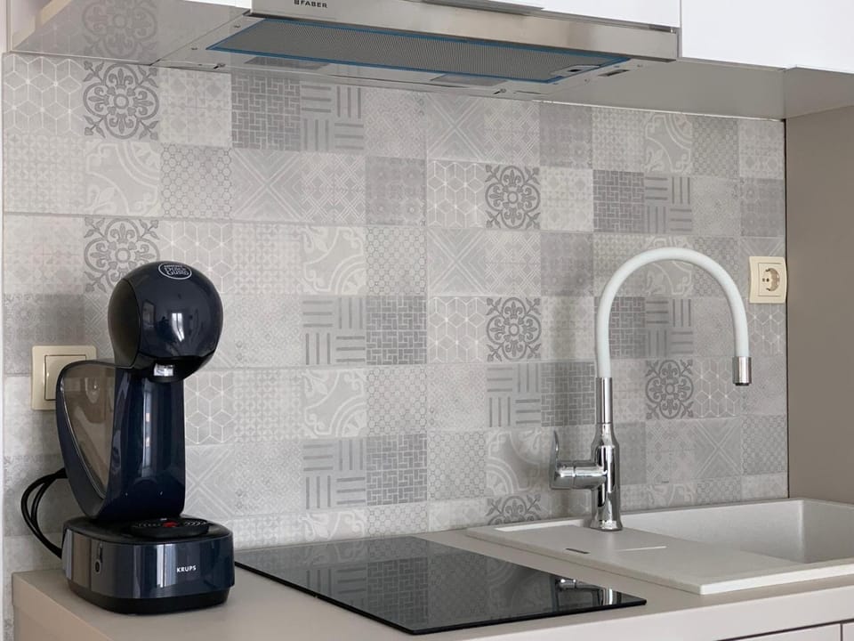 Kitchen or kitchenette, Internal: Not applicable to any particular room