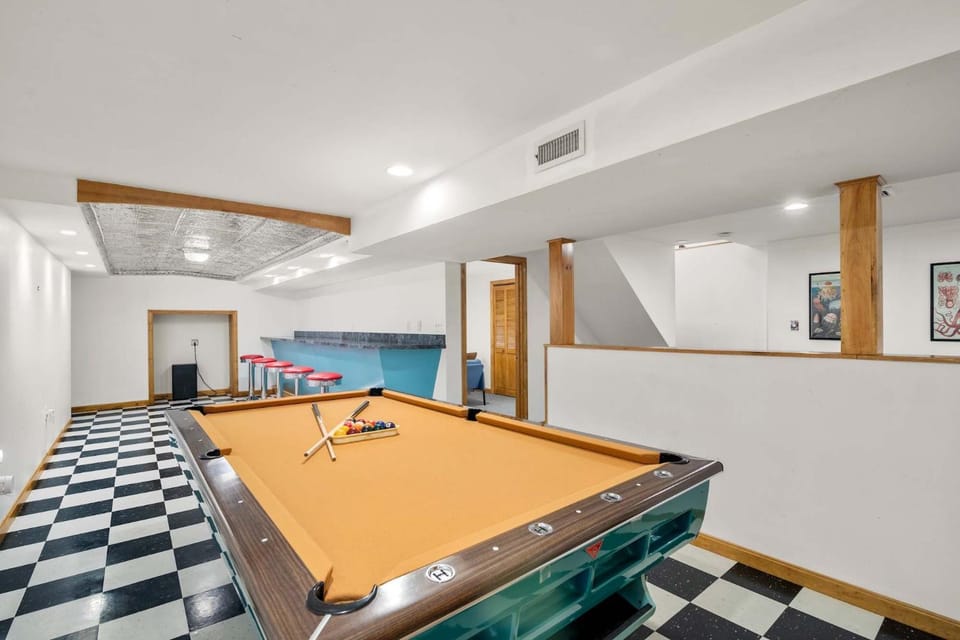 Private Saltwater Pool Game Room near Beaches House in Osterville