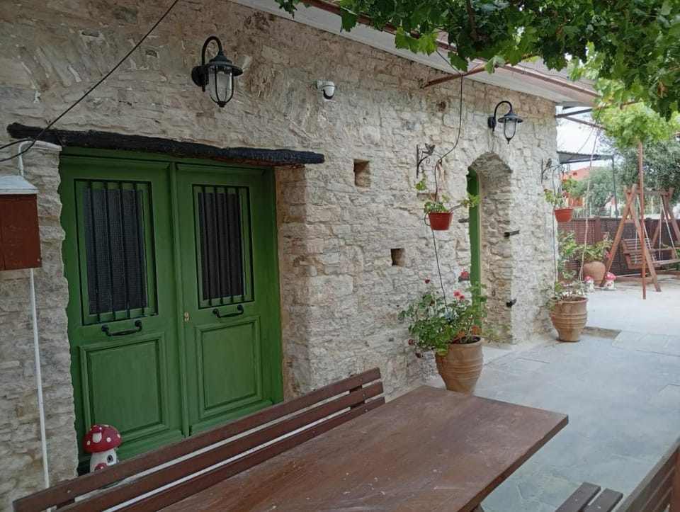En Sylikion cottage House in Limassol District