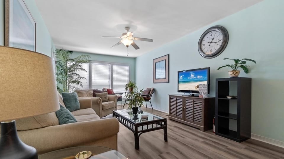 TV and multimedia, Living room, Seating area, furniture