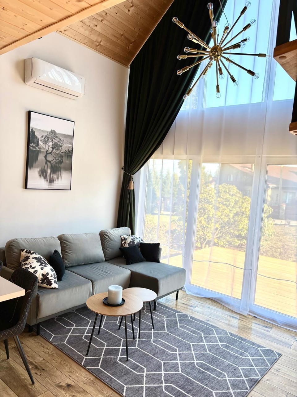 Living room, Seating area, air conditioner