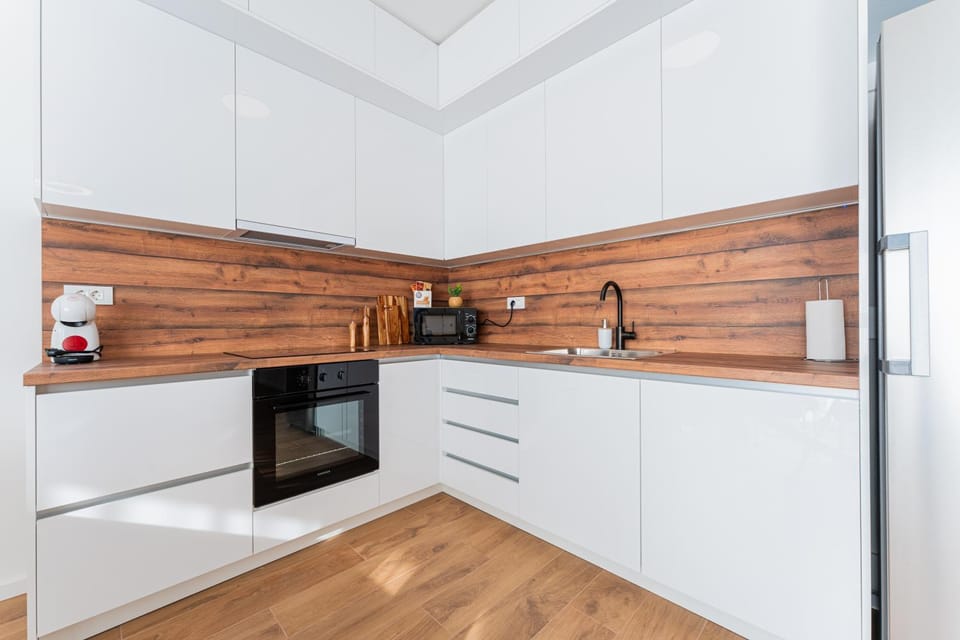 Coffee/tea facilities, Kitchen or kitchenette, dishwasher, oven, stove, toaster