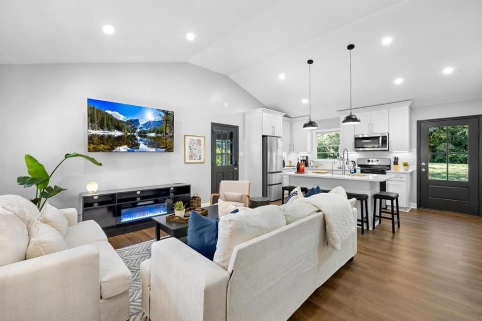 2 bathroom, downtown Davidson - La Casita Villa in Cornelius