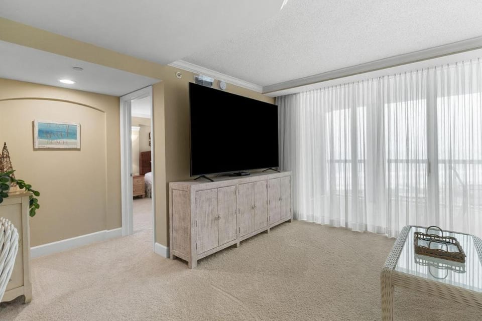 Oceanfront 3 Bdrm Getaway to the Beach Sleeps 6 House in South Carolina