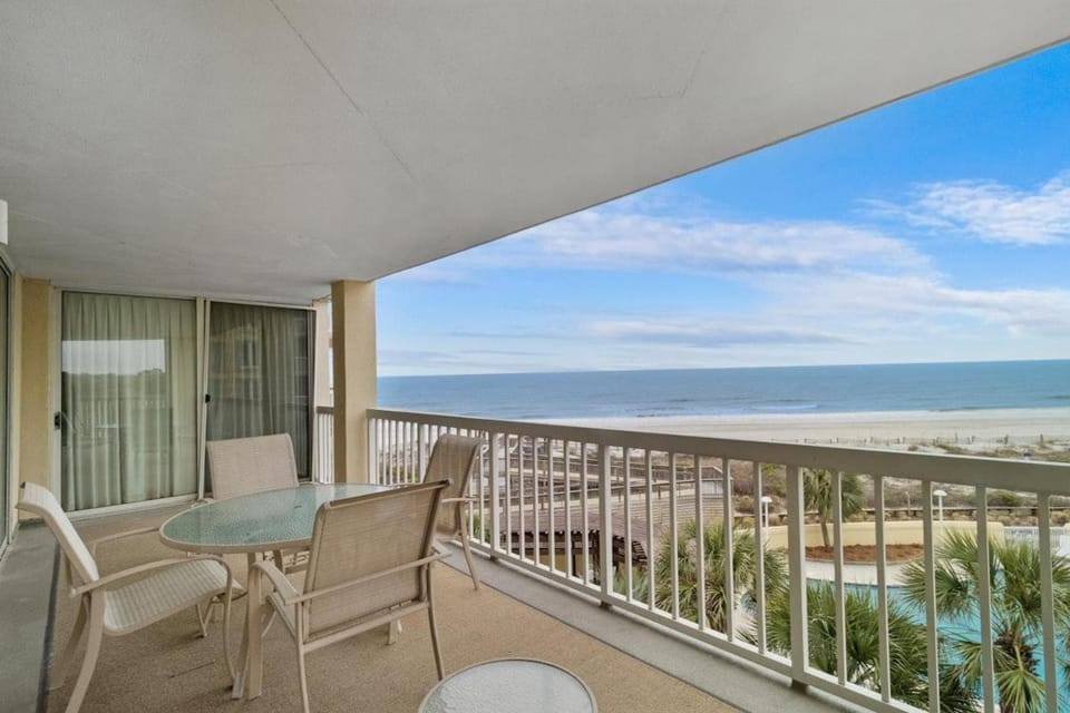 Oceanfront 3 Bdrm Getaway to the Beach Sleeps 6 House in South Carolina