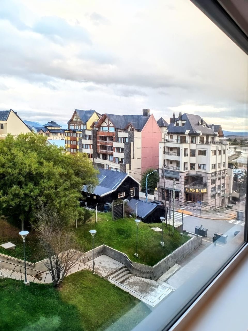 Property building, Day, Neighbourhood, City view, Street view, Location