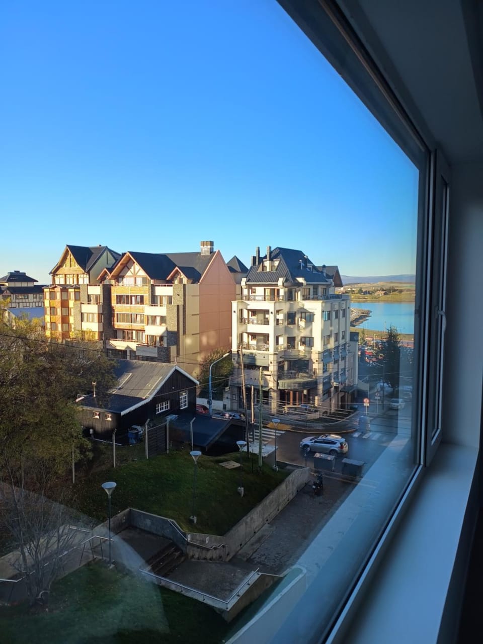 Day, Neighbourhood, Natural landscape, City view, Sea view, Street view