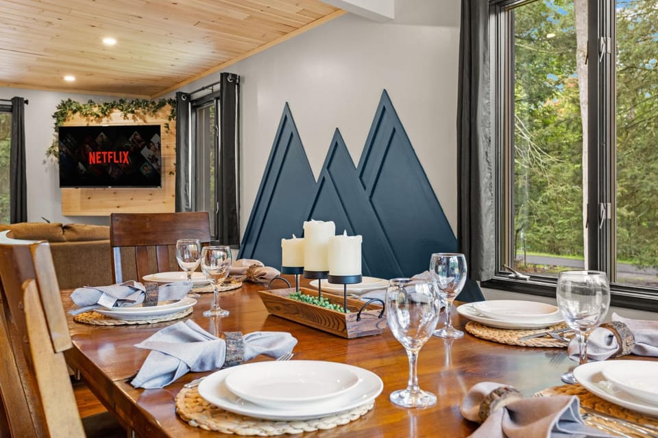 Lazy Bear Retreat Outdoor Oasis Hot Tub etc House in Kidder Township