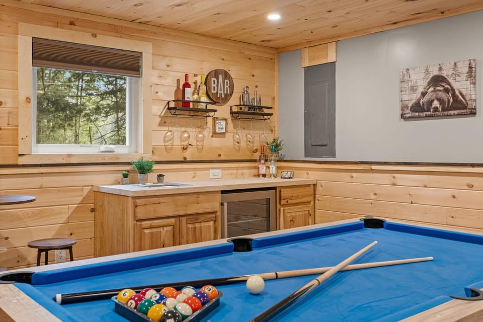 Lazy Bear Retreat Outdoor Oasis Hot Tub etc House in Kidder Township