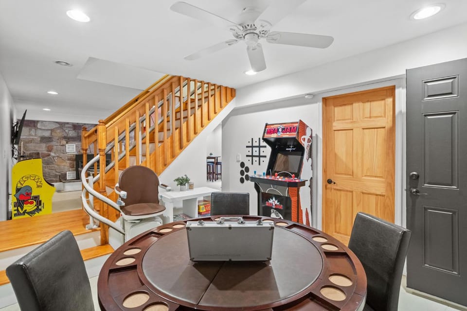Pocono Retreat Hot Tub MovieRoom GameRoom etc Chalet in Kidder Township