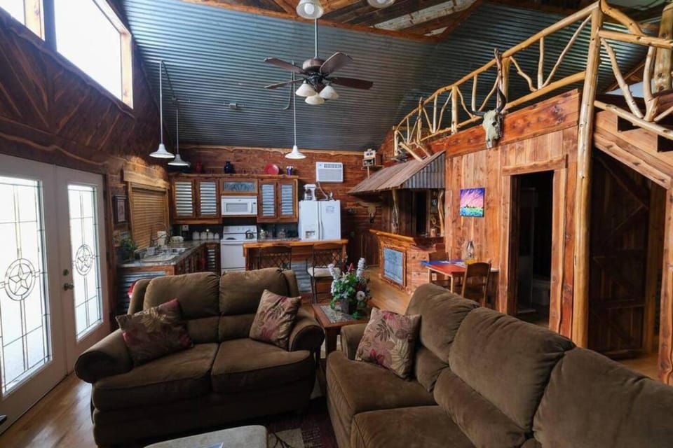 The Clover Club Yellow Rose Canyon House in Texas