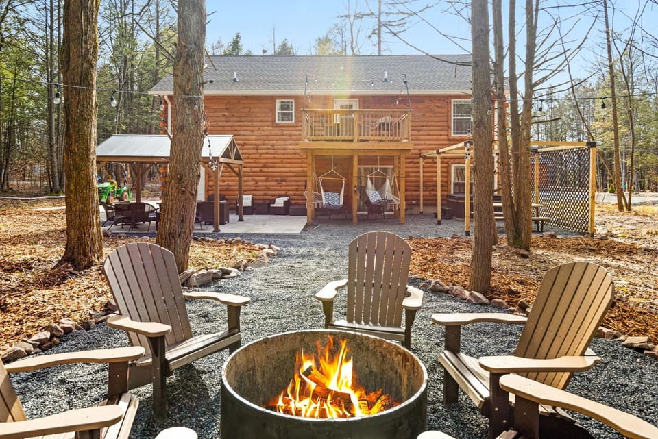 Cozy Cinema Cabin - Hot Tub and More Cabin in Kidder Township