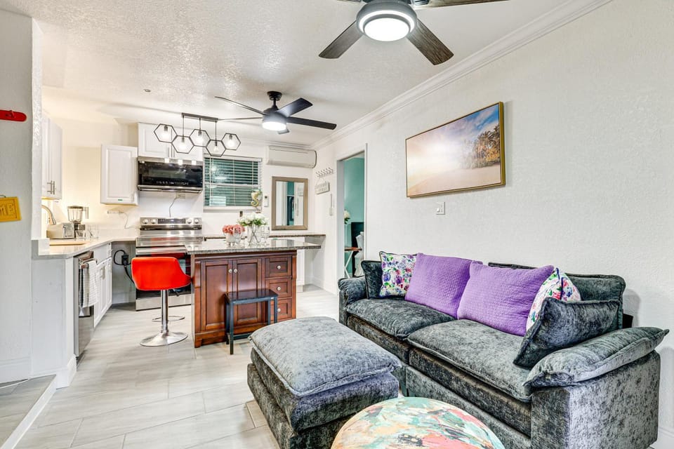 Steps to Shore: Walkable Clearwater Beach Condo House in Clearwater Beach