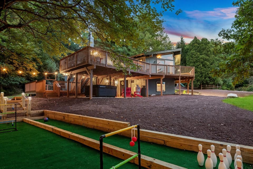 The Lazy Bear Cabin Dome Hot Tub Sauna & More Cabin in Hickory Run State Park