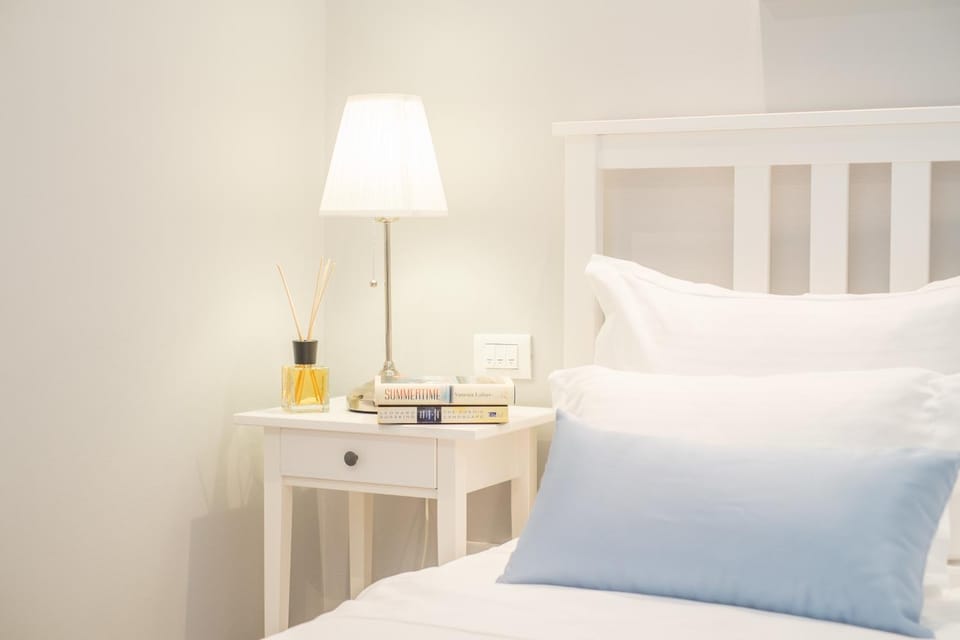 Day, Decorative detail, Bedroom