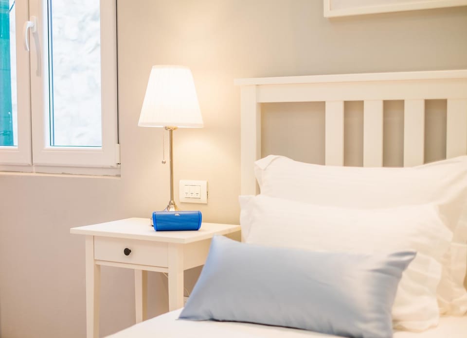 Day, Decorative detail, Bedroom