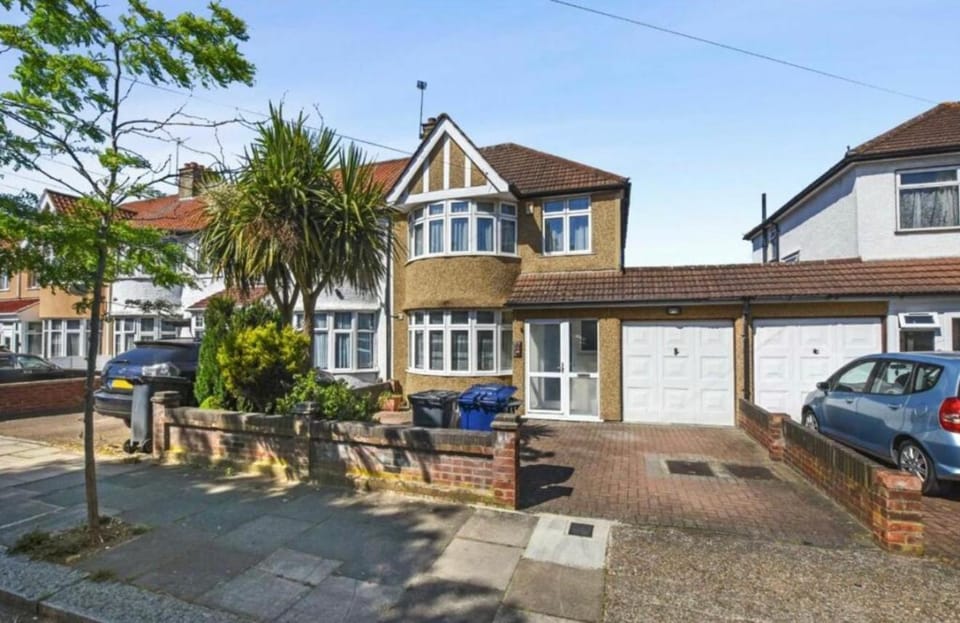 Entire house House in Wembley