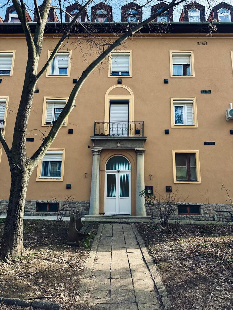 Property building, Facade/entrance