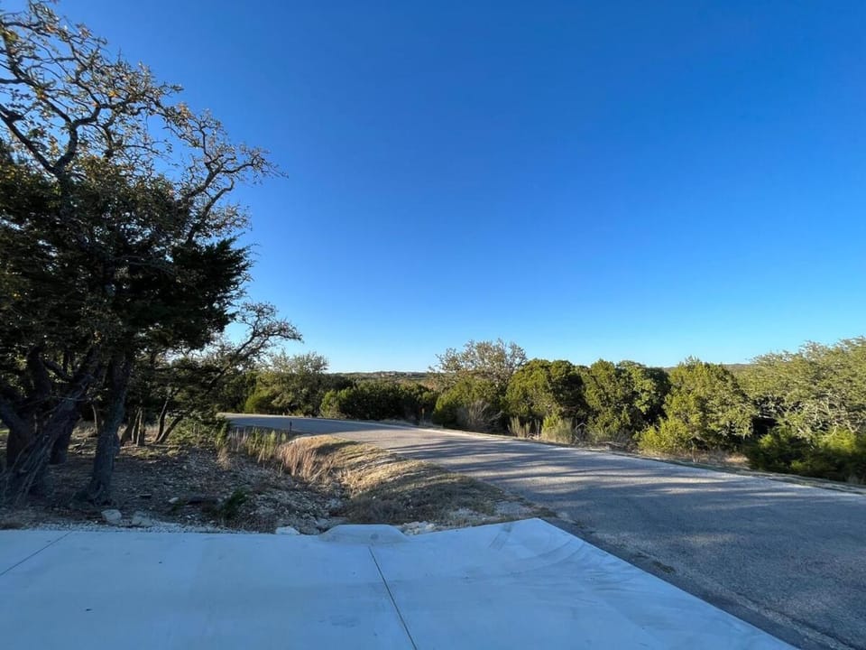 Family Friendly! Beautiful, Cozy Home Fire Pit House in Canyon Lake