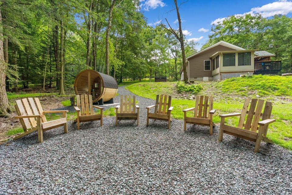 Cabin Oasis - Nestled in the Woods Seclusion Cabin in Tunkhannock Township