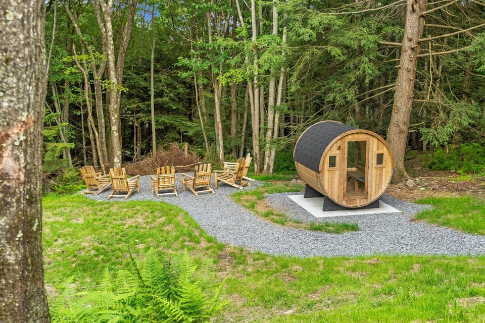 Cabin Oasis - Nestled in the Woods Seclusion Cabin in Tunkhannock Township