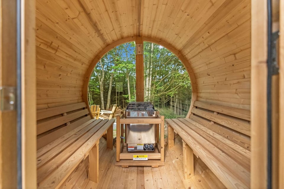Cabin Oasis - Nestled in the Woods Seclusion Cabin in Tunkhannock Township