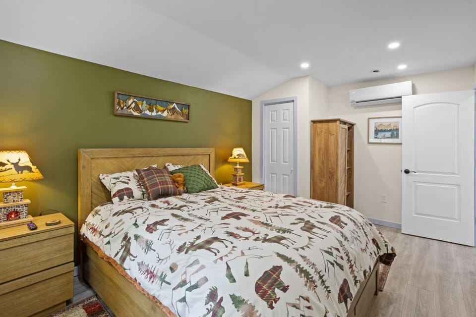 The Cozy Cubhouse Perfect Couples Getaway House in Coolbaugh Township