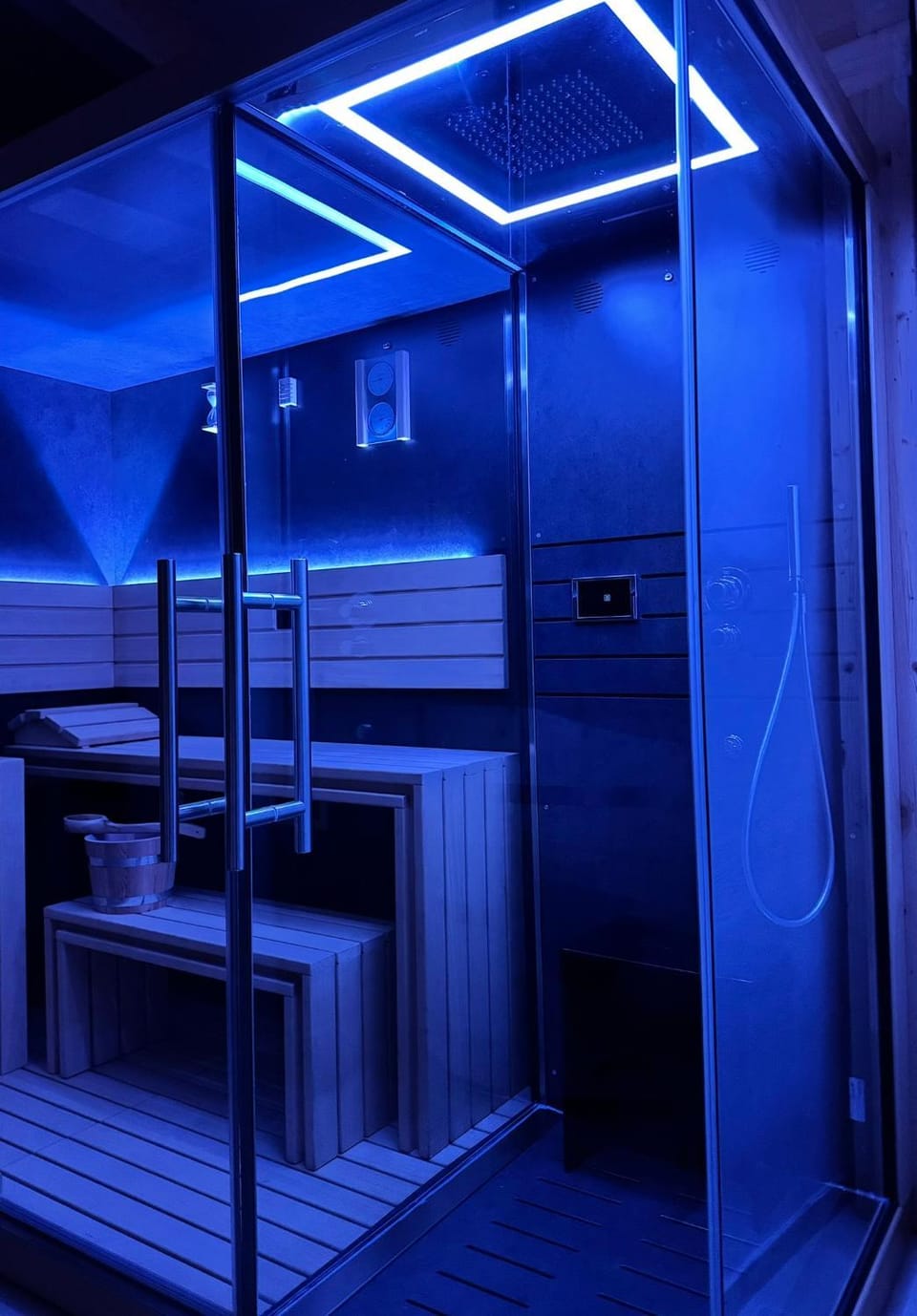 Shower, Sauna, Steam room, Spa and wellness centre/facilities