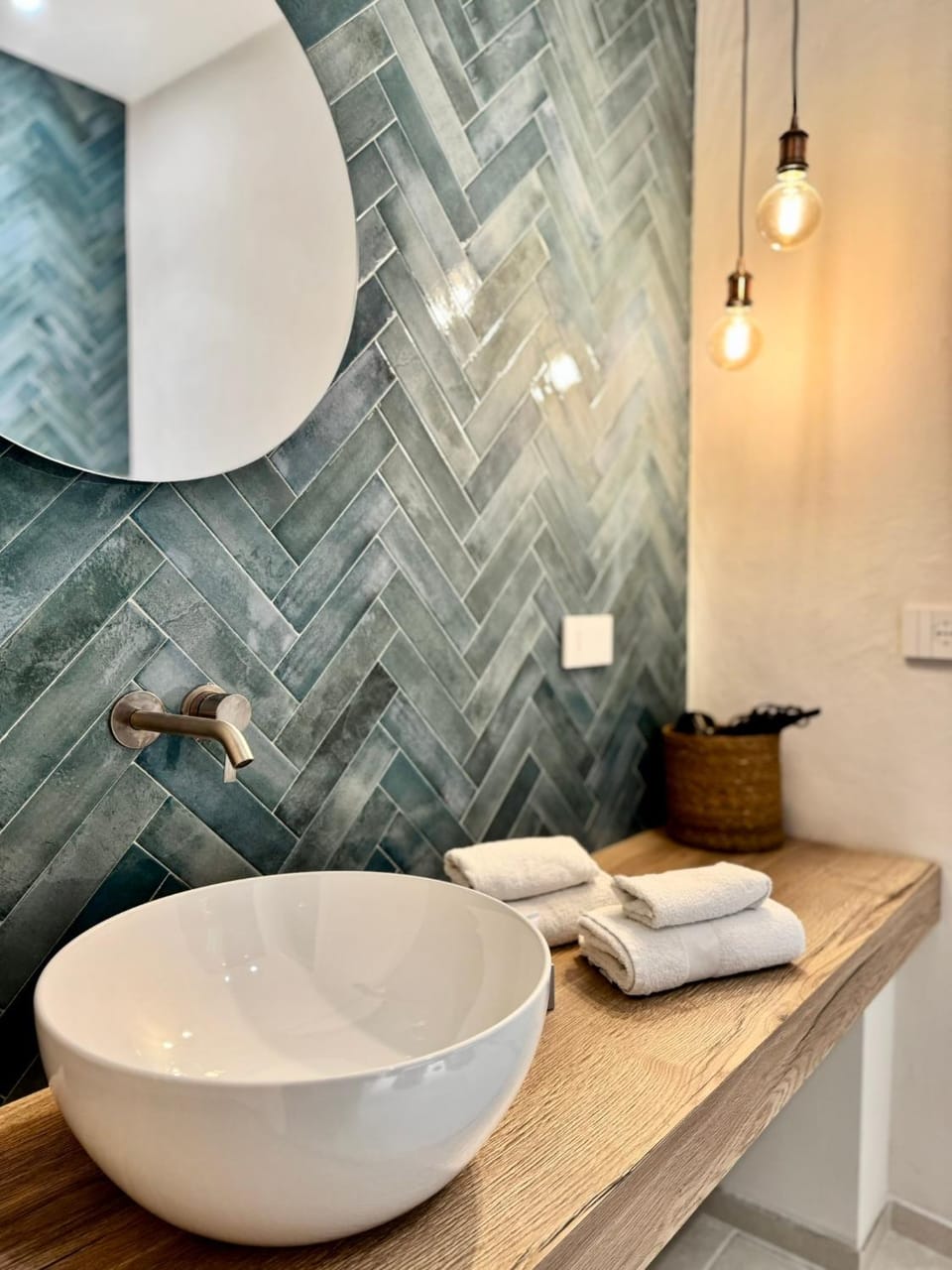 Bathroom, towels
