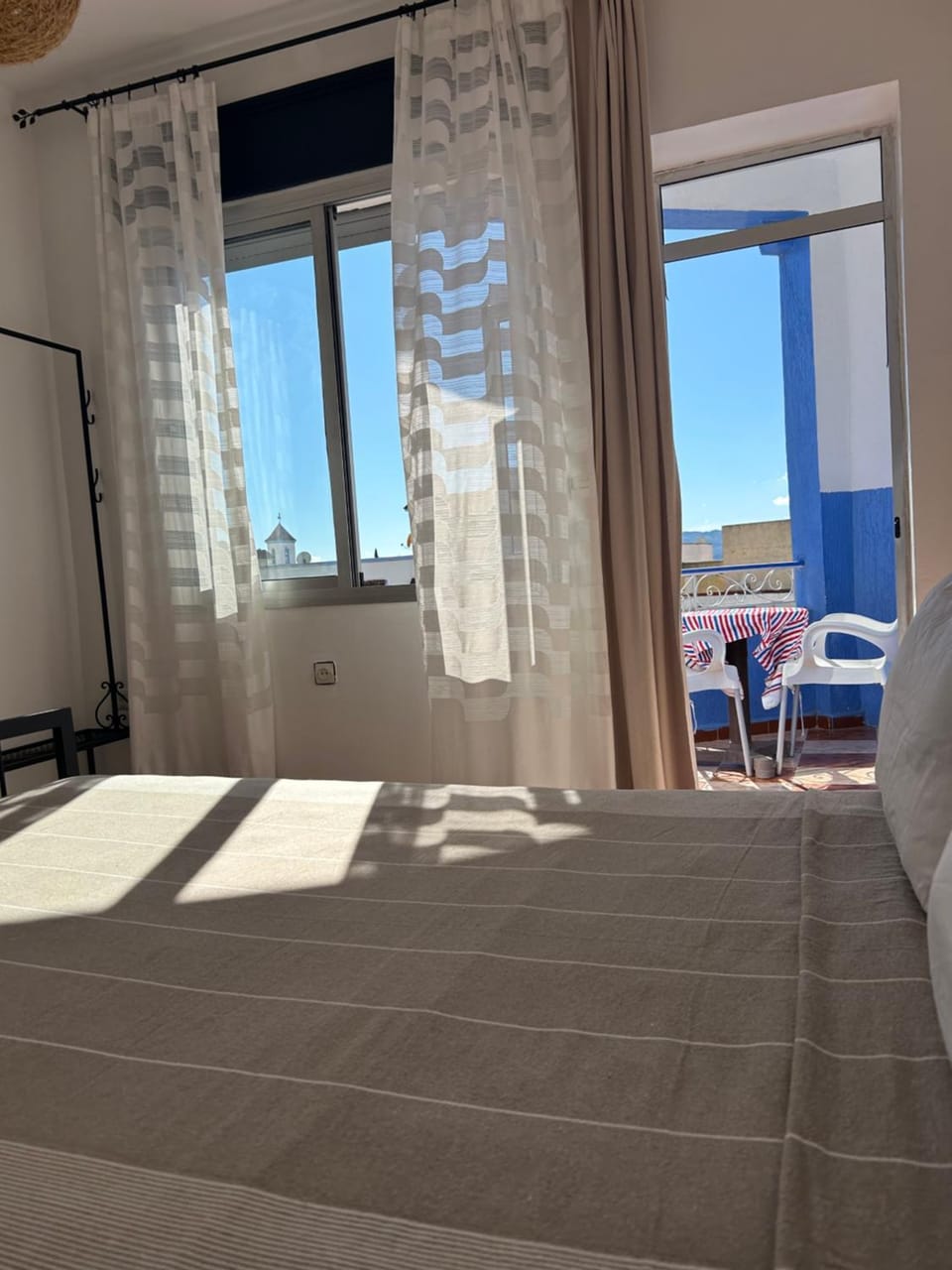 Bed, Living room, Photo of the whole room, Seating area, Evening entertainment, Bedroom, towels