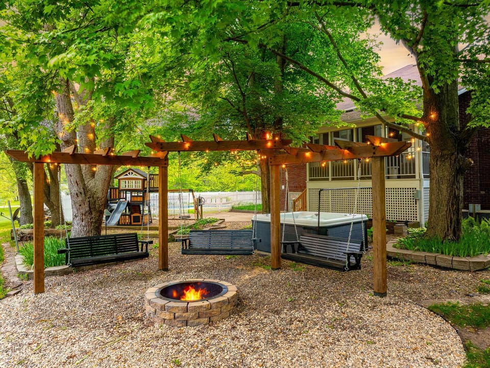 SchoolHouse now Lux BNB! Gym, Sauna, HotTub, GameRoom House in Michigan